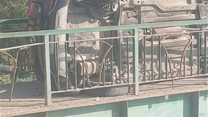 انقلاب سيارة ملاكى من اعلى كوبري بشبرا الخيمة