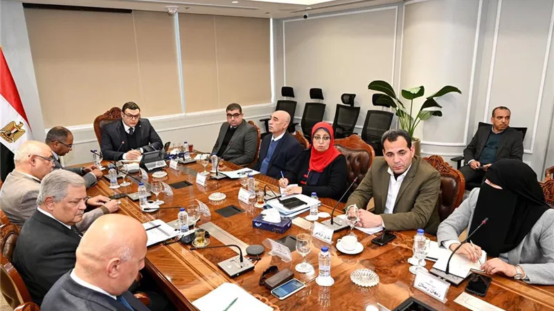 وزير الإسكان يوجه بحلول عاجلة لمنظومة الصرف ببورسعيد