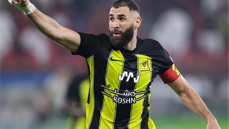 شاهد .. بنزيما يتواجد فى ملعب مواجهة ريال مدريد ومايوركا