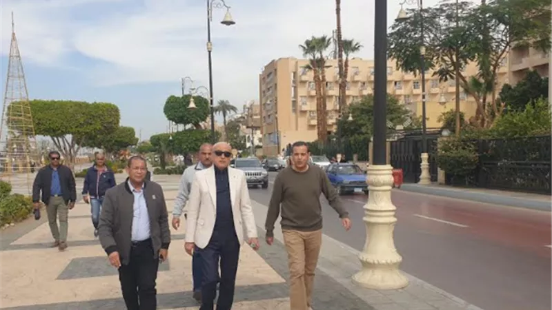 محافظ الأقصر يتفقد معدية الأهالى وأعمال مرسى اللانشات