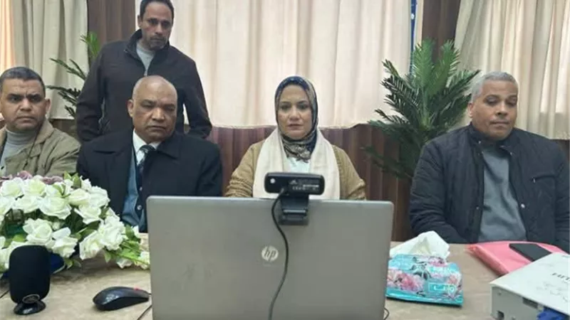 وكيل وزارة تعليم مطروح تشدد علي عدم حيازة الهاتف المحمول