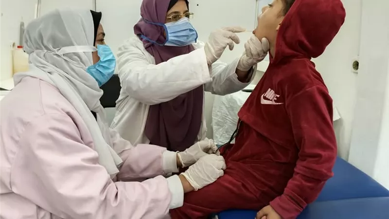 تقديم الخدمات الطبية لعدد ١٢٨٠ مواطن خلال قافلة بقرية طهنشا
