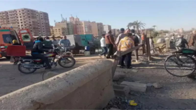 مصرع قائد تروسيكل صدمه قطار بمزلقان على طريق 