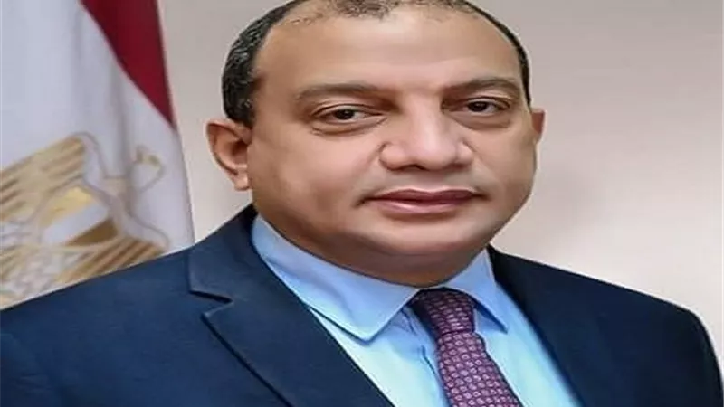 رئيس جامعة بني سويف يتابع الامتحانات بالكليات