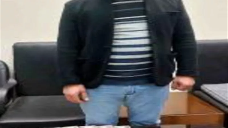 ضبط 3 أشخاص حاولوا تهريب عملات محلية عبر مطار القاهرة الدولى