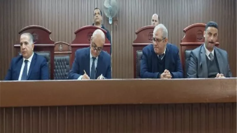 بعد تقديم الكفن.. والدة المجني عليه تفجر مفاجأة في جلسة المحاكمة بشبرا الخيمة