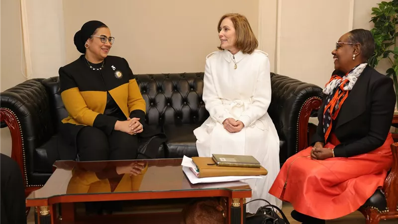 المستشارة أمل عمار تستقبل رئيسة معهد صحة المرأة بالولايات المتحدة الأمريكية