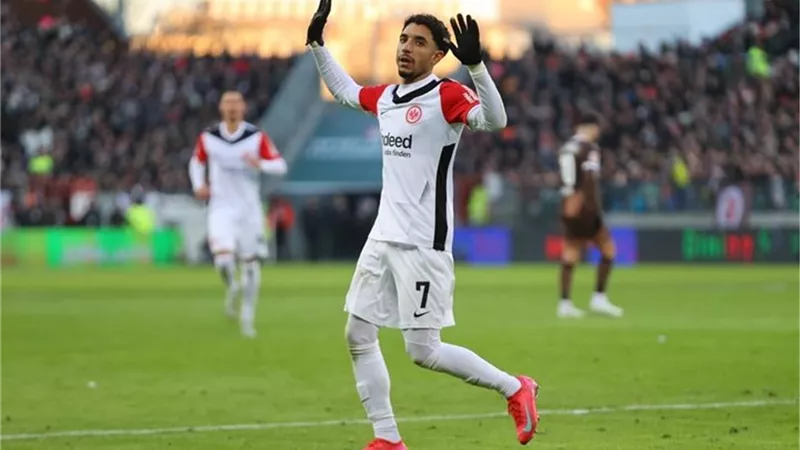 ماذا قدم عمر مرموش في مباراة فرانكفورت وسانت باولي بـ الدوري الألماني؟