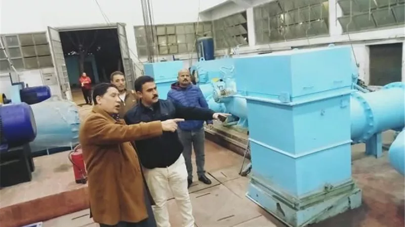 عبد العزيز يتفقد محطات مياه الشرب بمركزى بلبيس وأبوحماد
