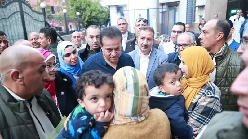 وزير الصحة يوجه بإرسال فريق طبي لمتابعة وعلاج أطفال مصابين بمرض جيني نادر