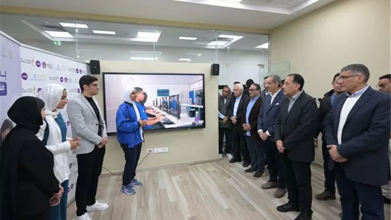 رئيس الوزراء يلتقي عددا من خريجي برنامج التدريب من أجل التوظيف وأكاديمية المواهب المصرية
