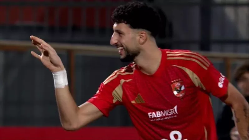 مهاجم خطير حتى بدون كرة .. شاهد تحليل ياسر رضوان لأداء وسام أبوعلي