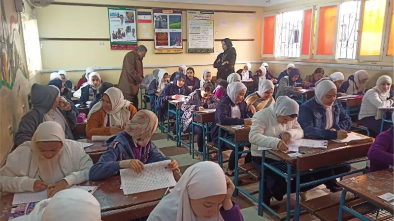 ختام اليوم الاول لامتحانات نصف السنة لصفوف النقل بالبحيرة