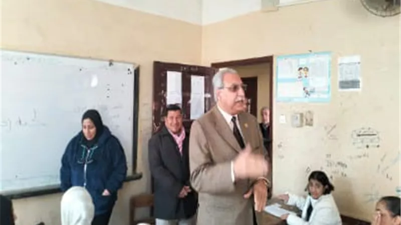 مدير تعليم القليوبية يؤكد على ضرورة الالتزام الكامل بالضوابط الخاصة بالامتحانات