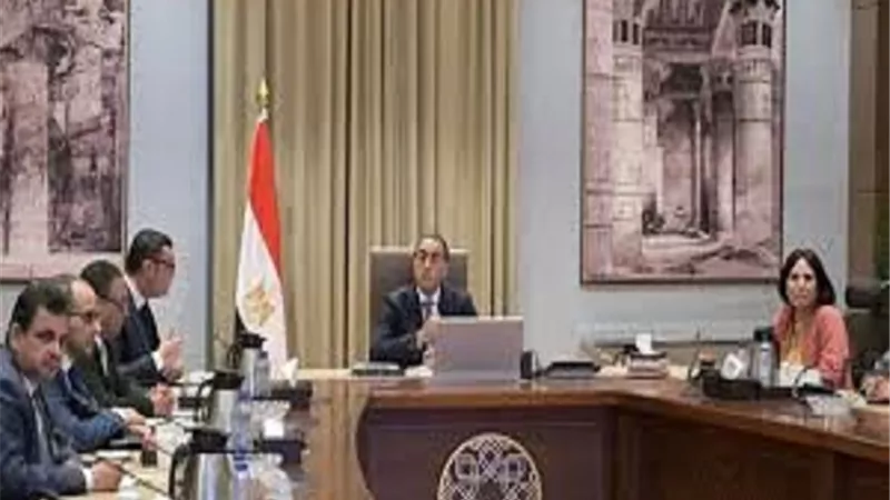 مدبولي يستعرض موقف الأراضى وأعمال التنمية بالساحل الشمالى الغربى