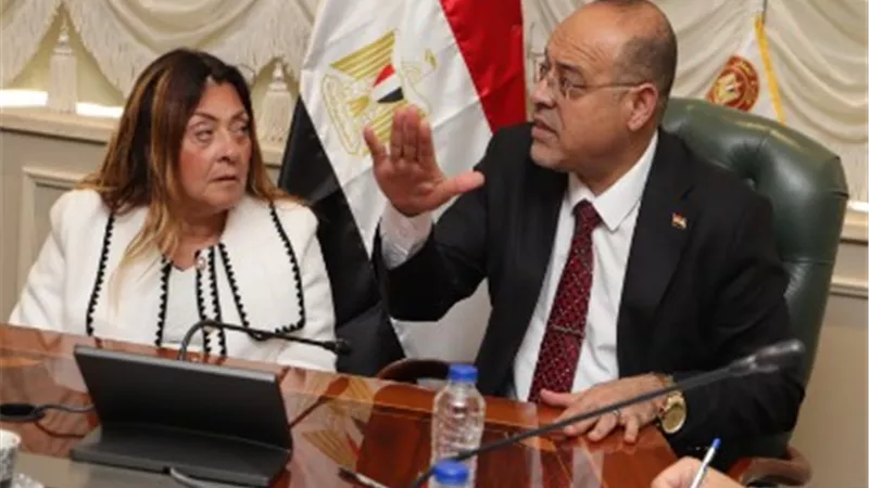 وزير العمل يوقع بروتوكول للتعاون في دمج ذوي الهمم في 