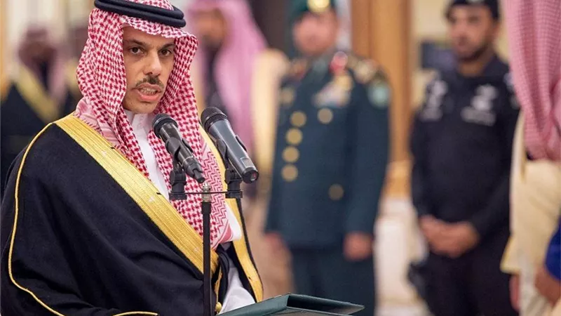 وزير الخارجية السعودي يؤكد أهمية رفع العقوبات على سوريا