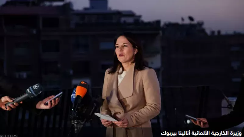وزيرة خارجية ألمانيا تعد بتخفيف العقوبات الأوروبية على سوريا