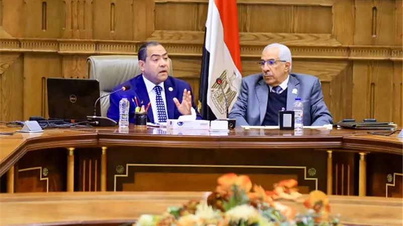 رئيس جهاز التنظيم والإدارة: لا تستمعوا إلي الشائعات