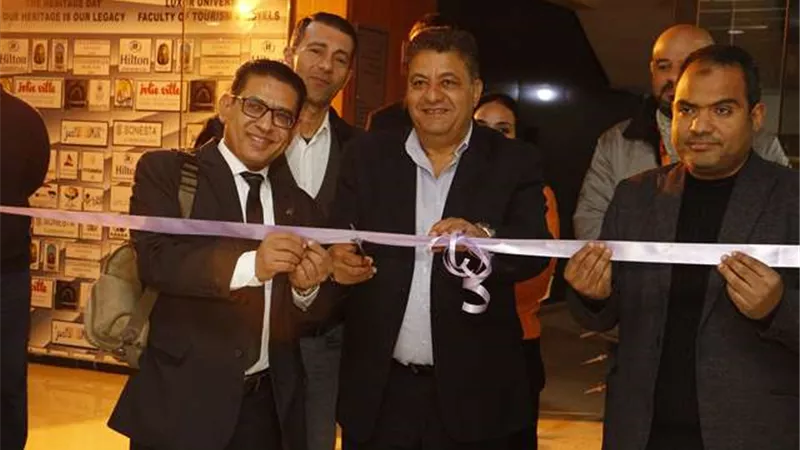إفتتاح معرض ابداعات فنانى الجنوب بحضور رئيس المهرجان