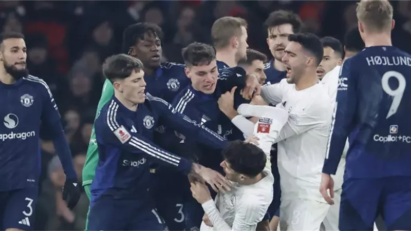 بركلات الترجيح.. مانشستر يونايتد يقصي آرسنال من الكأس