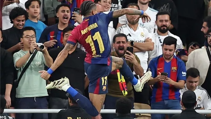رافينها رجل مباراة برشلونة وريال مدريد في نهائي السوبر الإسباني