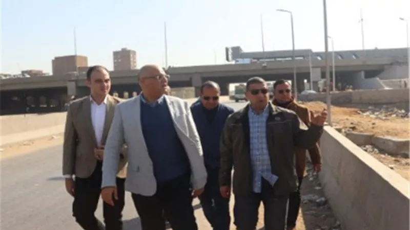 محافظ القليوبية يتابع أعمال النظافة ورفع الإشغالات أعلى وأسفل الطريق الدائري