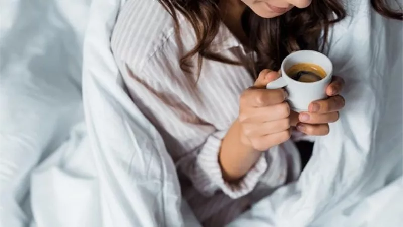 أضرار شرب القهوة على معدة فارغة