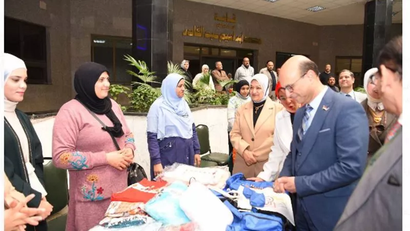 رئيس جامعة أسيوط يشهد افتتاح ملتقى 