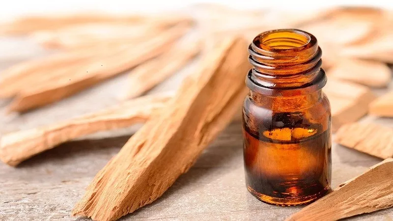 طرق استخدام خشب الصندل للعناية بالشعر