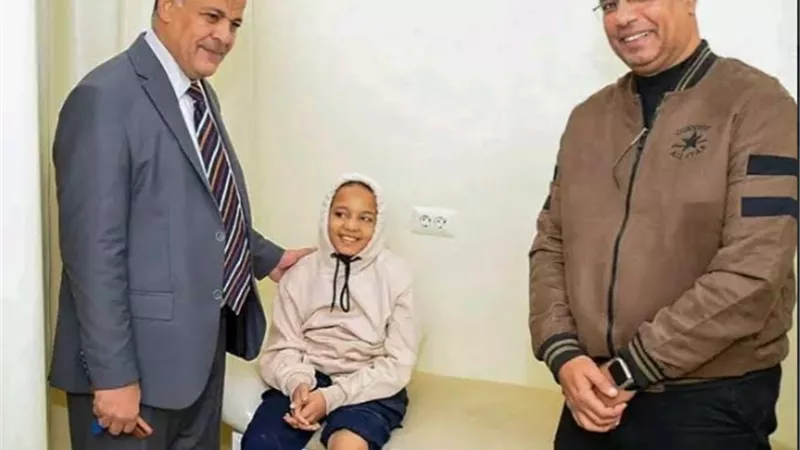 الغرباوي يطمئن على الطالبة 
