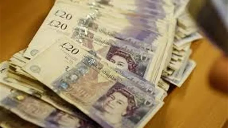 الجنيه الإسترليني يواصل التراجع وسط توقعات بانخفاض أكبر