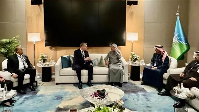 بدوي يبحث مع رئيس أرامكو السعودية تعظيم الشراكة مع شركات البترول