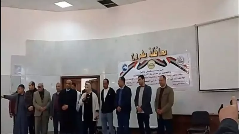 وكيل تعليم مطروح تتابع فعاليات المراجعة النهائية لطلاب الاعدادية