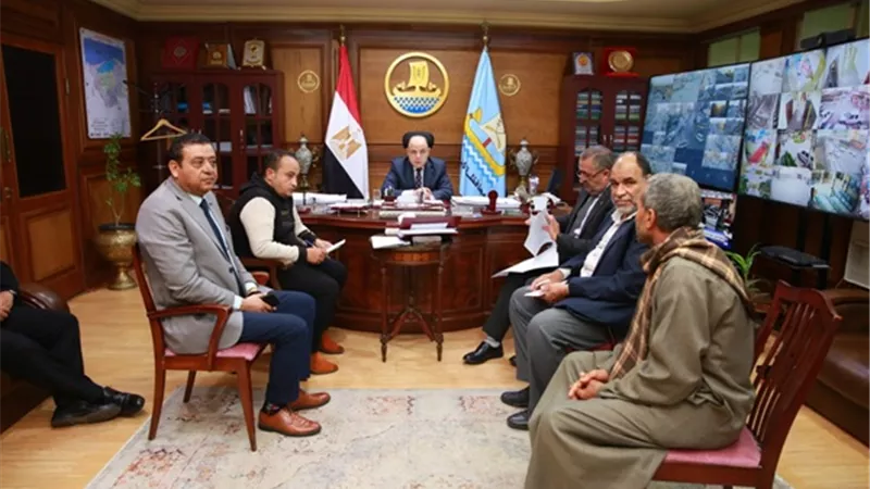 محافظ كفرالشيخ يستقبل المواطنين لمناقشة عددًا من الشكاوى