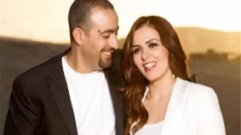 موقف غريب وتساؤلات من الجمهور.. مها الصغير تحذف صورها مع السقا