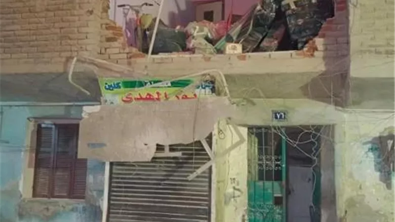 سقوط حائط بالدور الأول لمنزل مكون من 5 طوابق بشبرا الخيمة