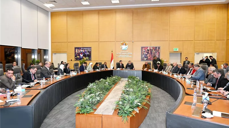 وزير الإسكان يعقد اجتماعا مع أعضاء مجلسي النواب والشيوخ