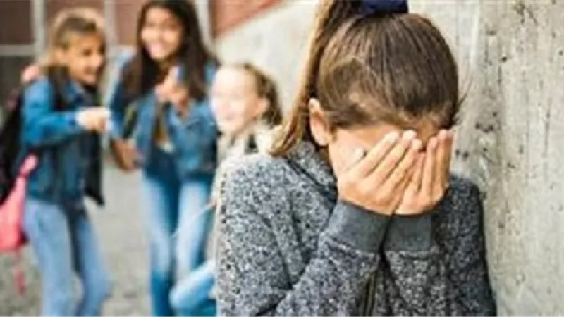 طفلة تُنهي حياتها بسبب التنمر وهذا ما أقره الشرع فى تلك الظاهرة