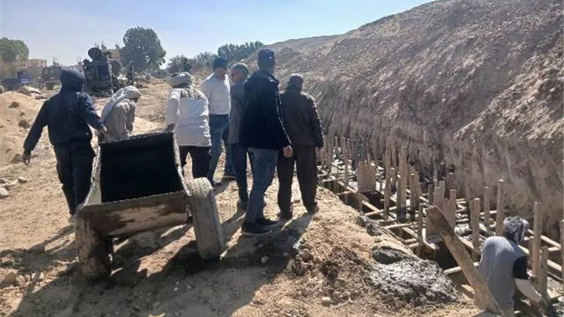 رئيس مدينة الطود يتابع انشاء السوق الحضرى وأرض الاصطفاف