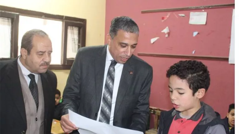 عطية يتابع سير امتحانات نصف العام بإدارتى الدقي والعجوزة بالجيزة