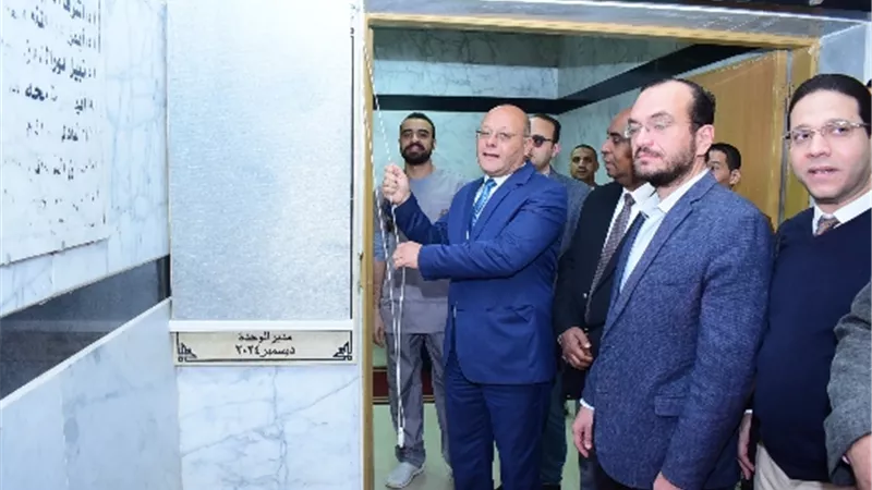 رئيس جامعة سوهاج يفتتح أحدث غرفة عمليات بالمستشفى الجامعي
