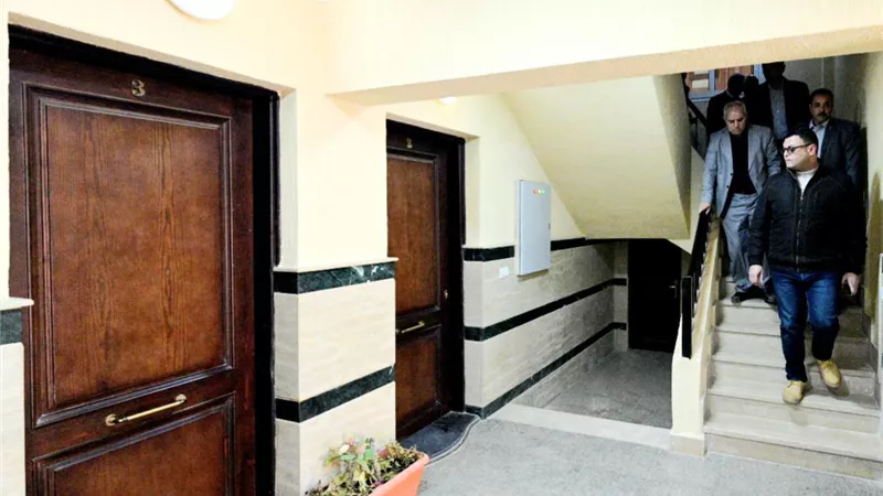 وزير الإسكان يتفقد مشروعي 