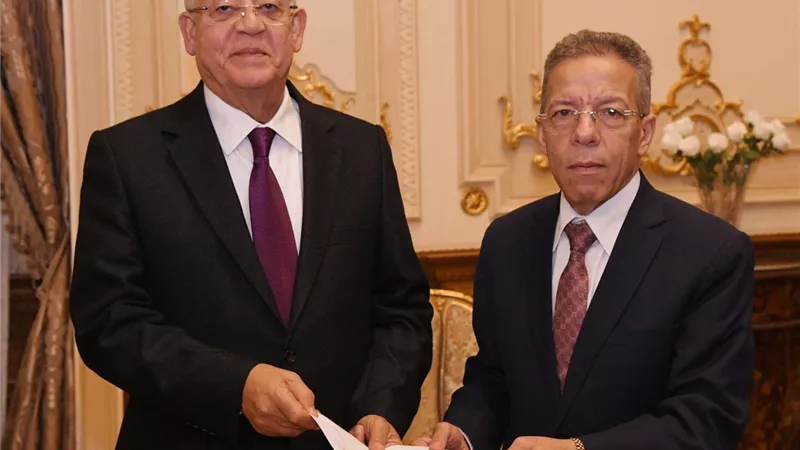 رئيس مجلس النواب يلتقي بنقيب الأطباء لاستعراض ما انتهت إليه صحة النواب بشأن مشروع قانون المسئولية الطبية