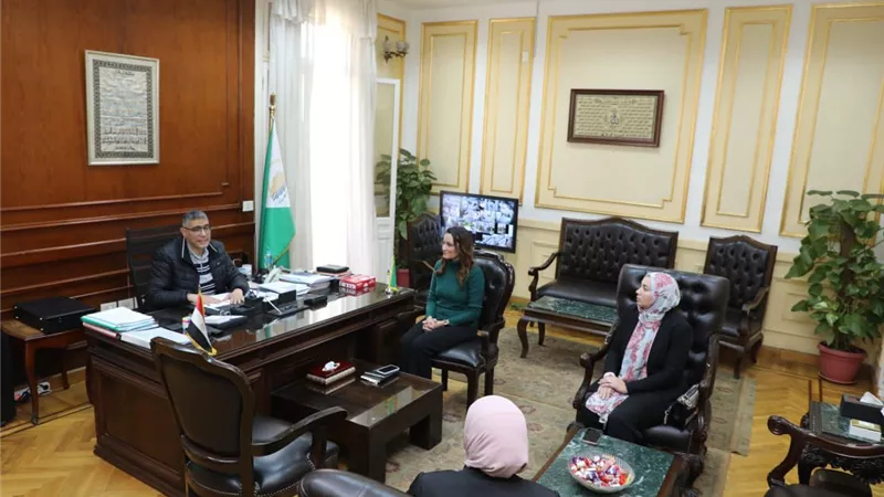 محافظ الجيزة يلتقي متدربات الأكاديمية الوطنية