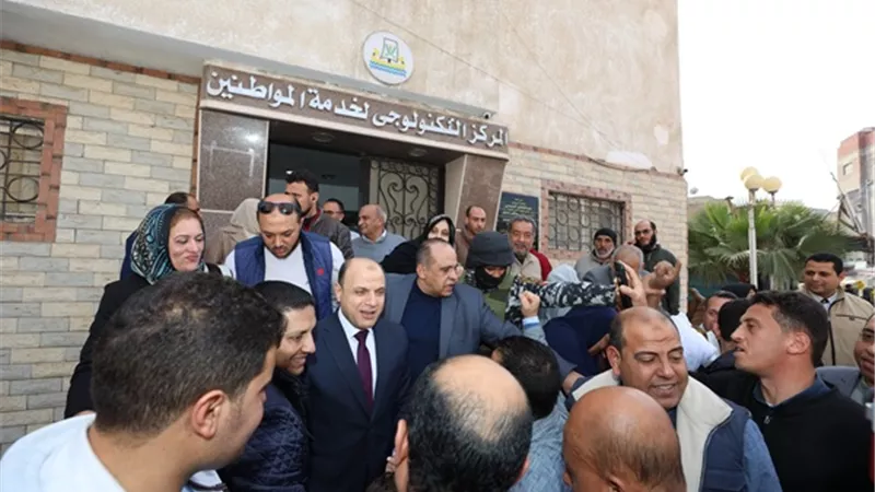 محافظ كفرالشيخ يتفقد المركز التكنولوجي لخدمة المواطنين ببيلا