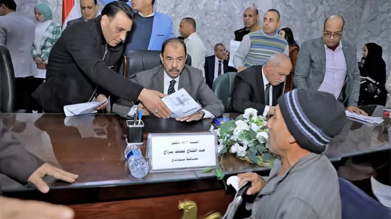 محافظ سوهاج يعقد اللقاء الجماهيري الأسبوعي للاستماع للمواطنين