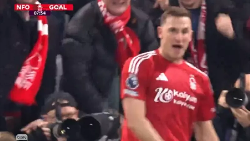 نوتنجهام يفاجئ ليفربول بهدف مبكر - شاهد