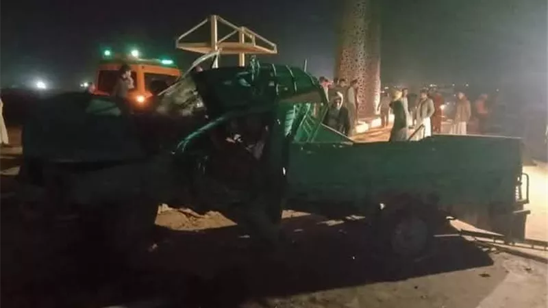 مصرع 8 عمال وإصابة 4 آخرين إثر انقلاب سيارة نقل في مطروح