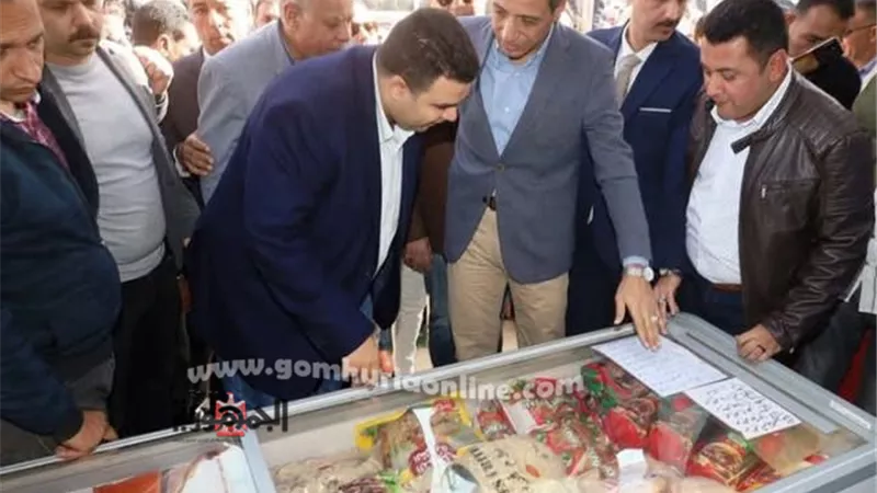 محافظ السويس يتفقد منافذ البيع بشارع الجيش لتوفير السلع الغذائية
